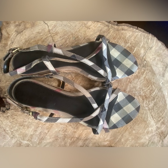 Burberry strapped espadrilles sandals - Picture 1 of 10